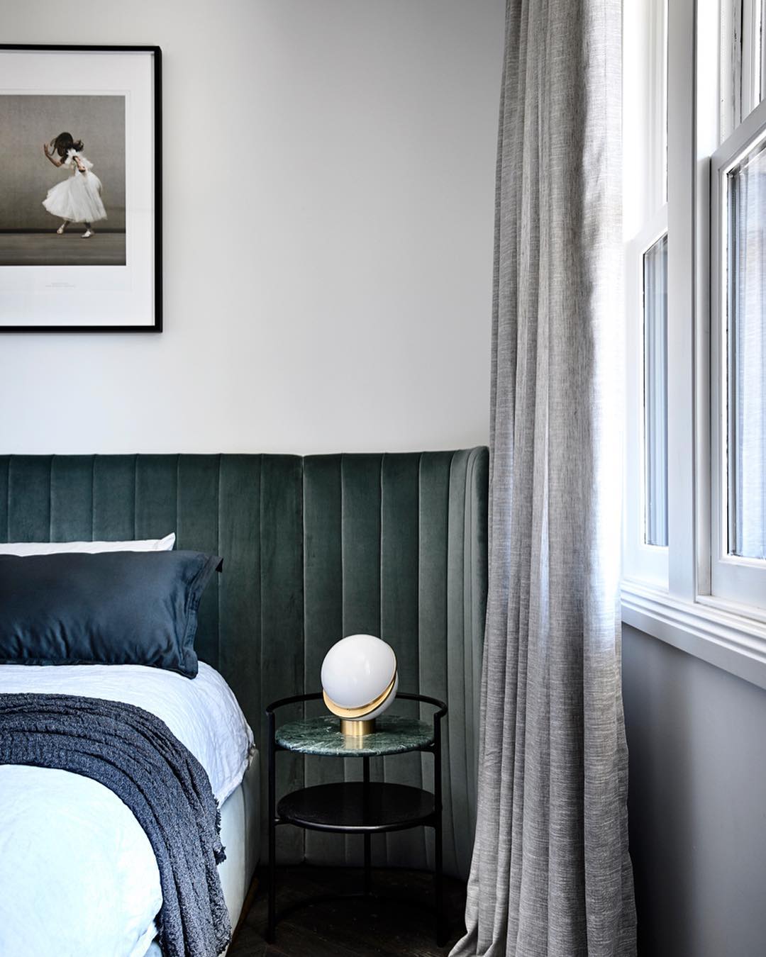 مصباح طاولة هلالي 