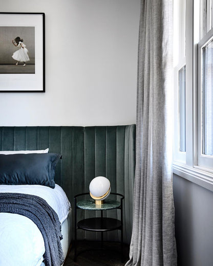 مصباح طاولة هلالي 