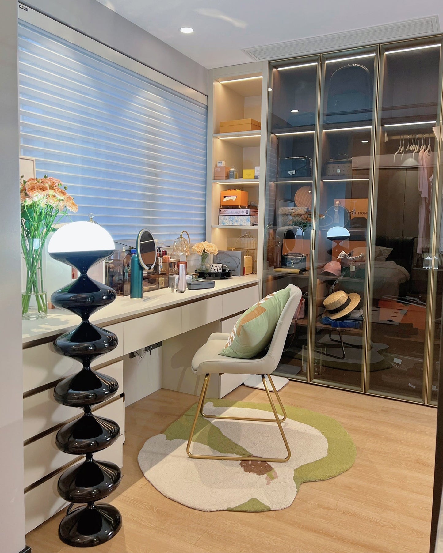 مصباح أرضي على شكل قرع 