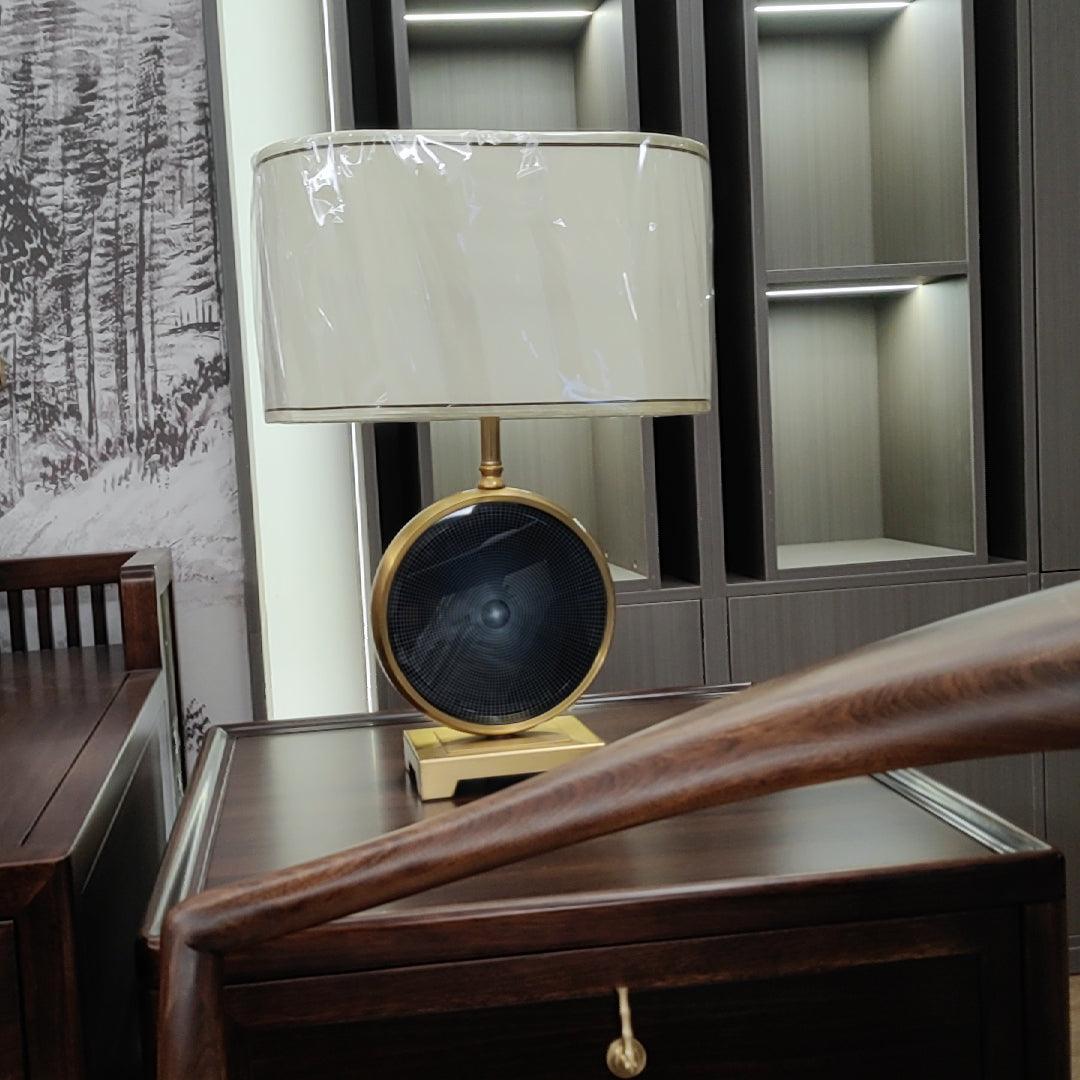 مصباح طاولة كوتور 