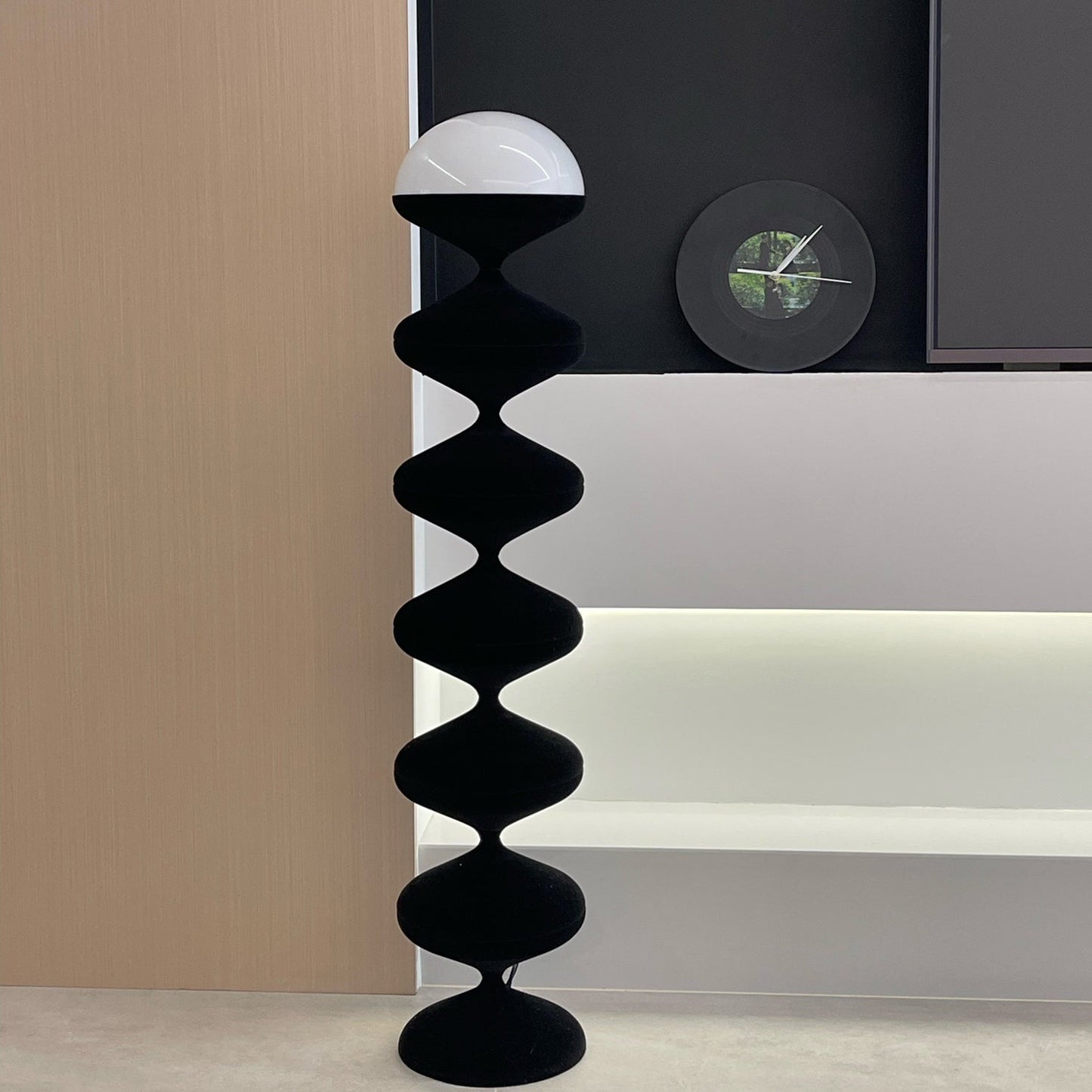 مصباح أرضي على شكل قرع 