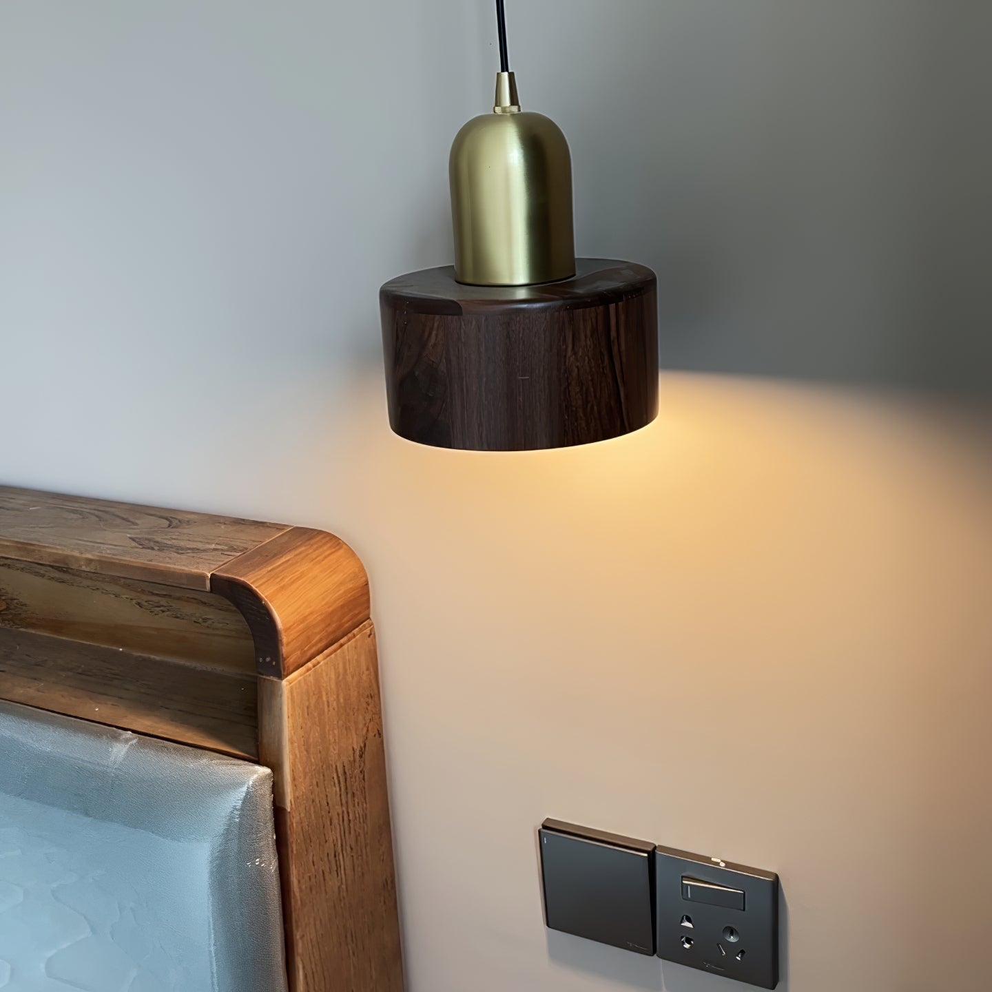 مصباح معلق من Composer 