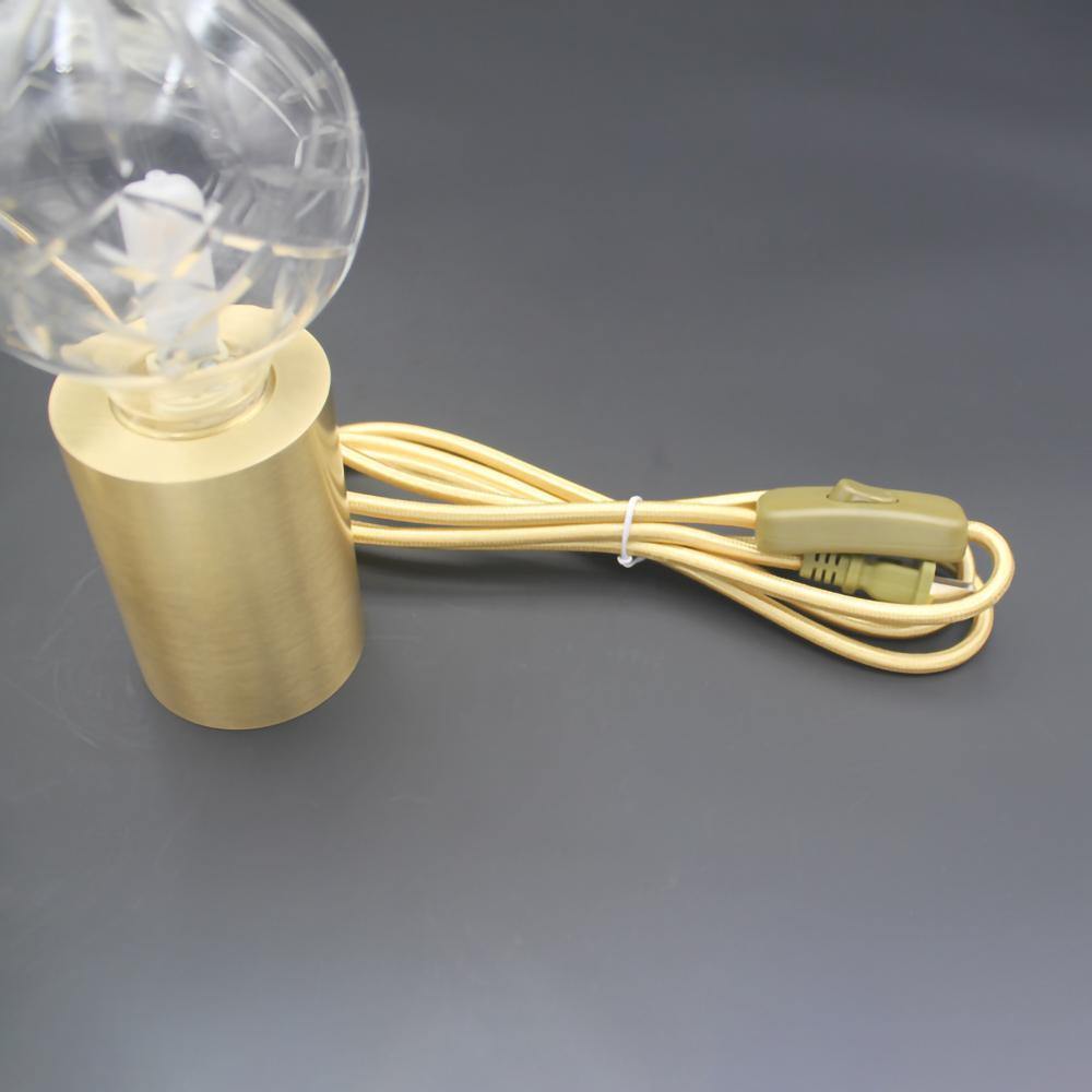 مصباح طاولة على شكل لمبة كريستالية 