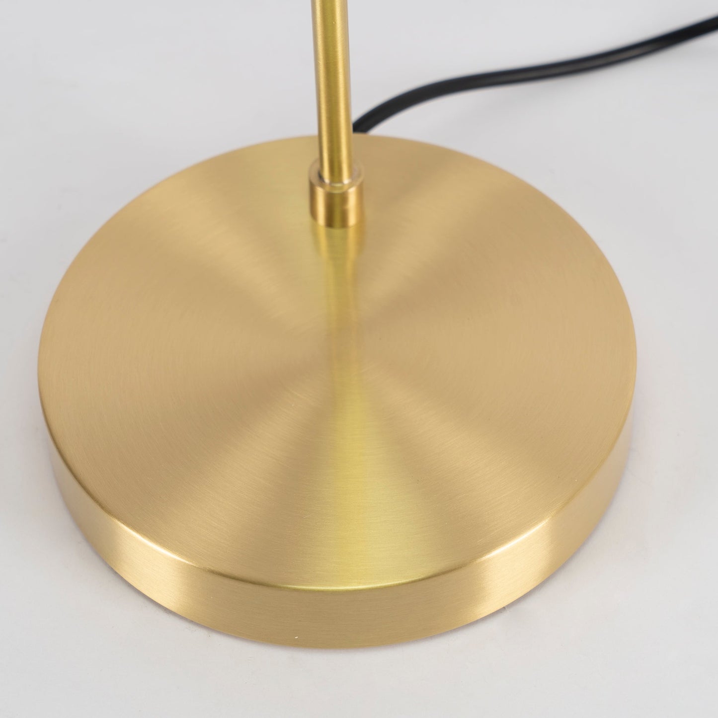 مصباح طاولة من خشب الأرز والطحالب 