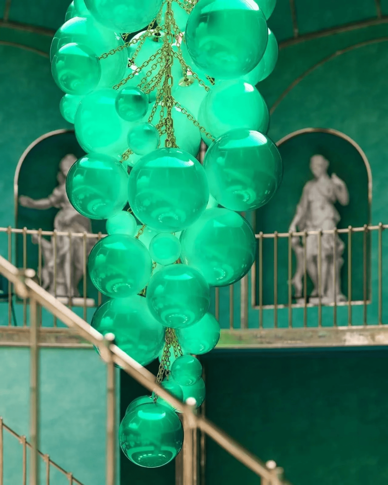 Velymo Grapetta Chandelier