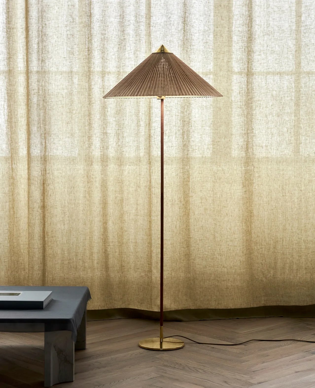 Rattan Circle Waiting Floor Lamp