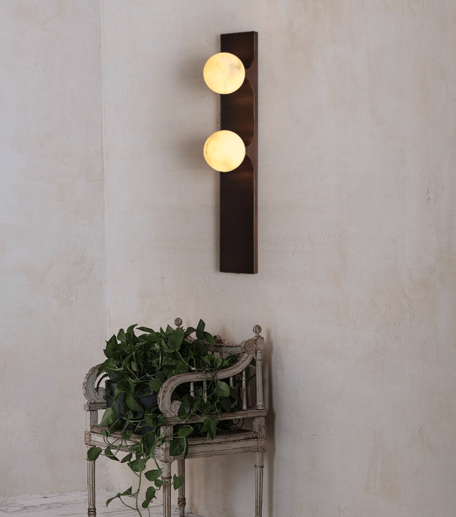 Geo Lumen Bar Alabaster Wall Sconce
