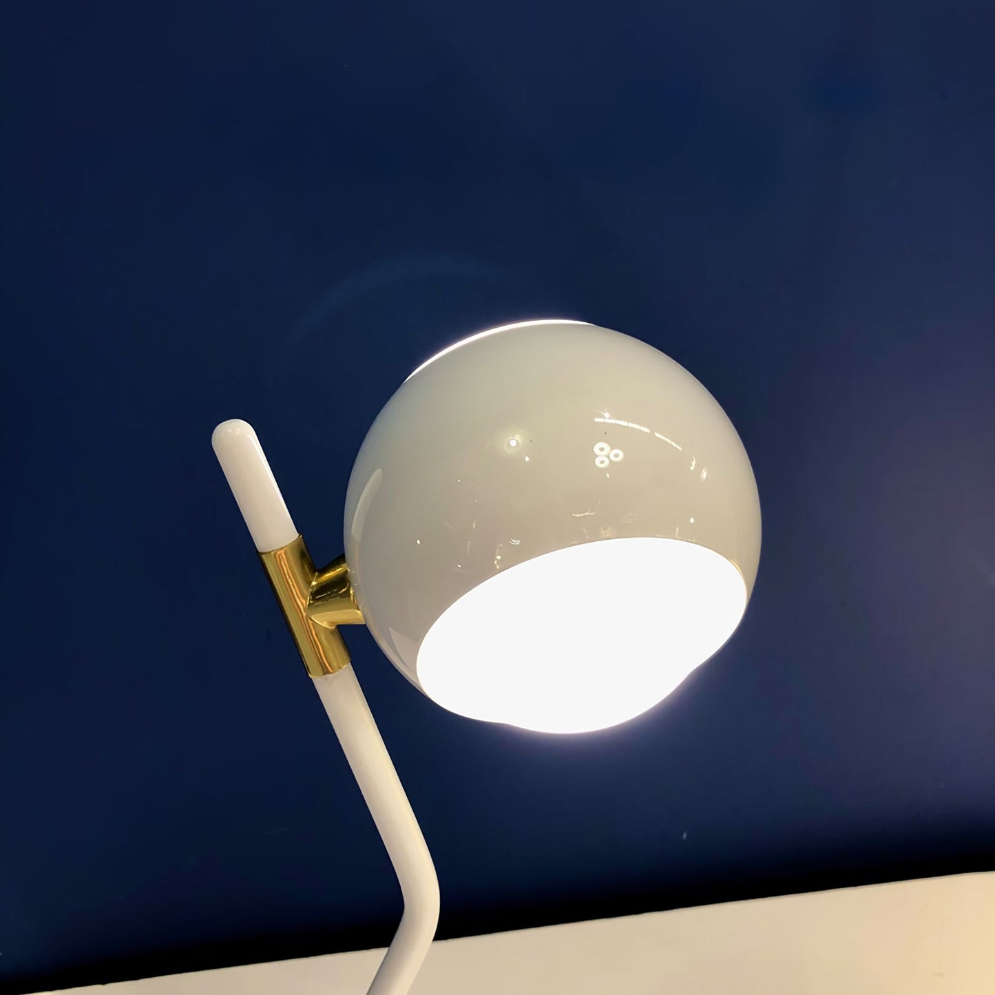 iGloo Table Lamp
