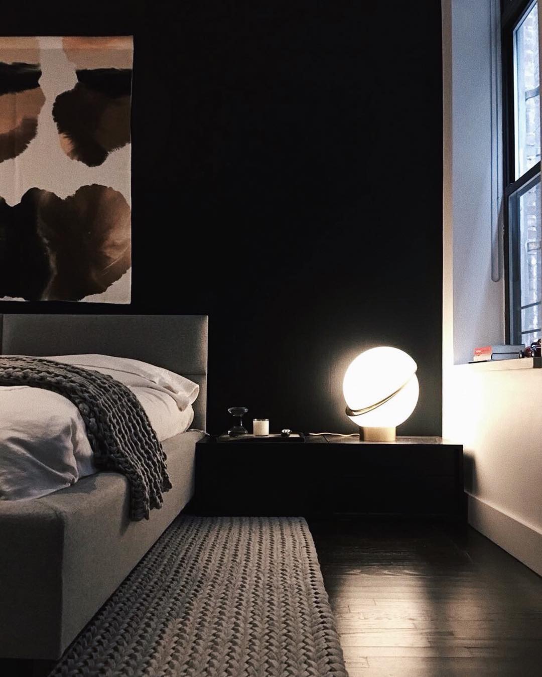 مصباح طاولة هلالي 