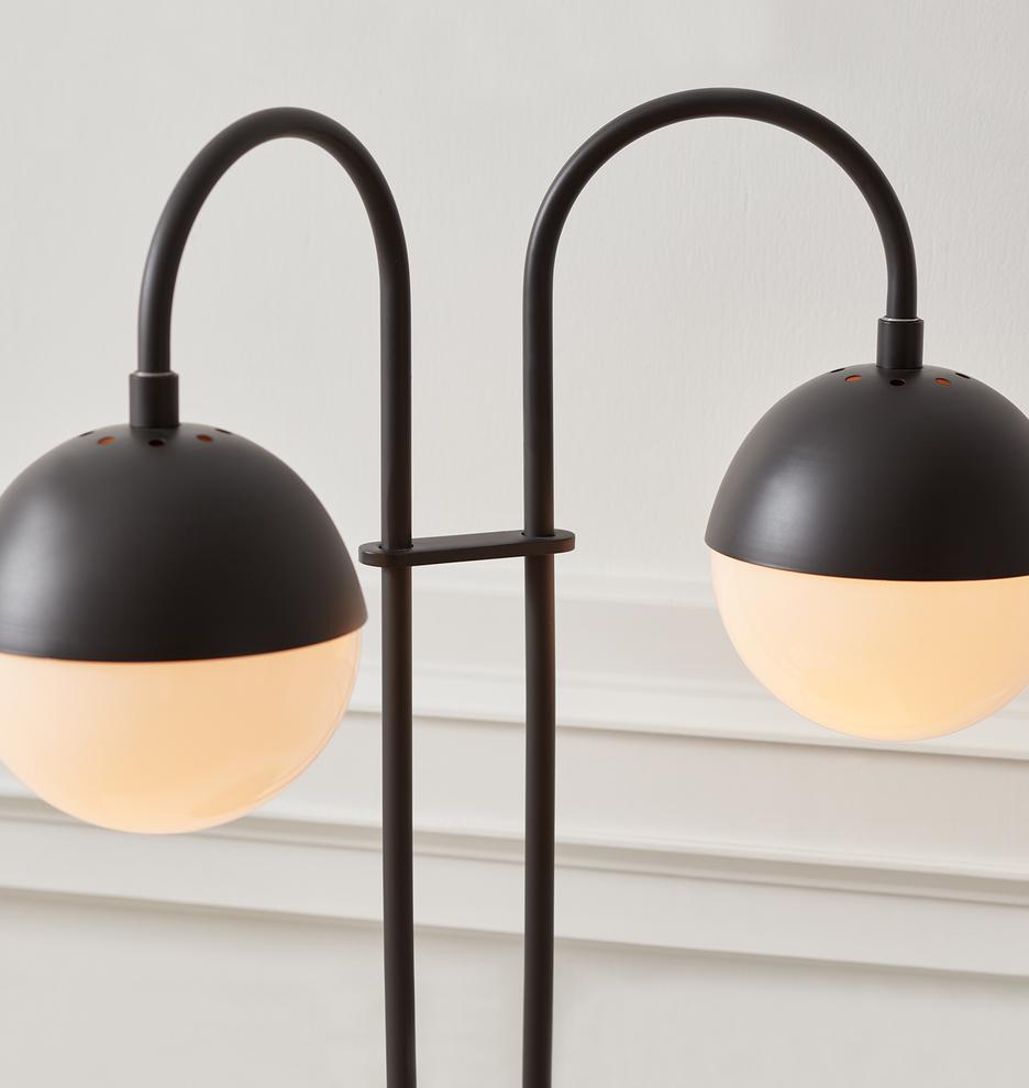 مصباح طاولة من خشب الأرز والطحالب 