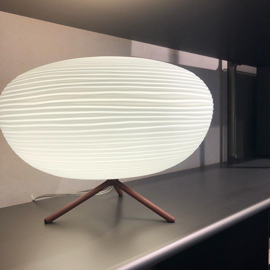 مصباح طاولة الطقوس 