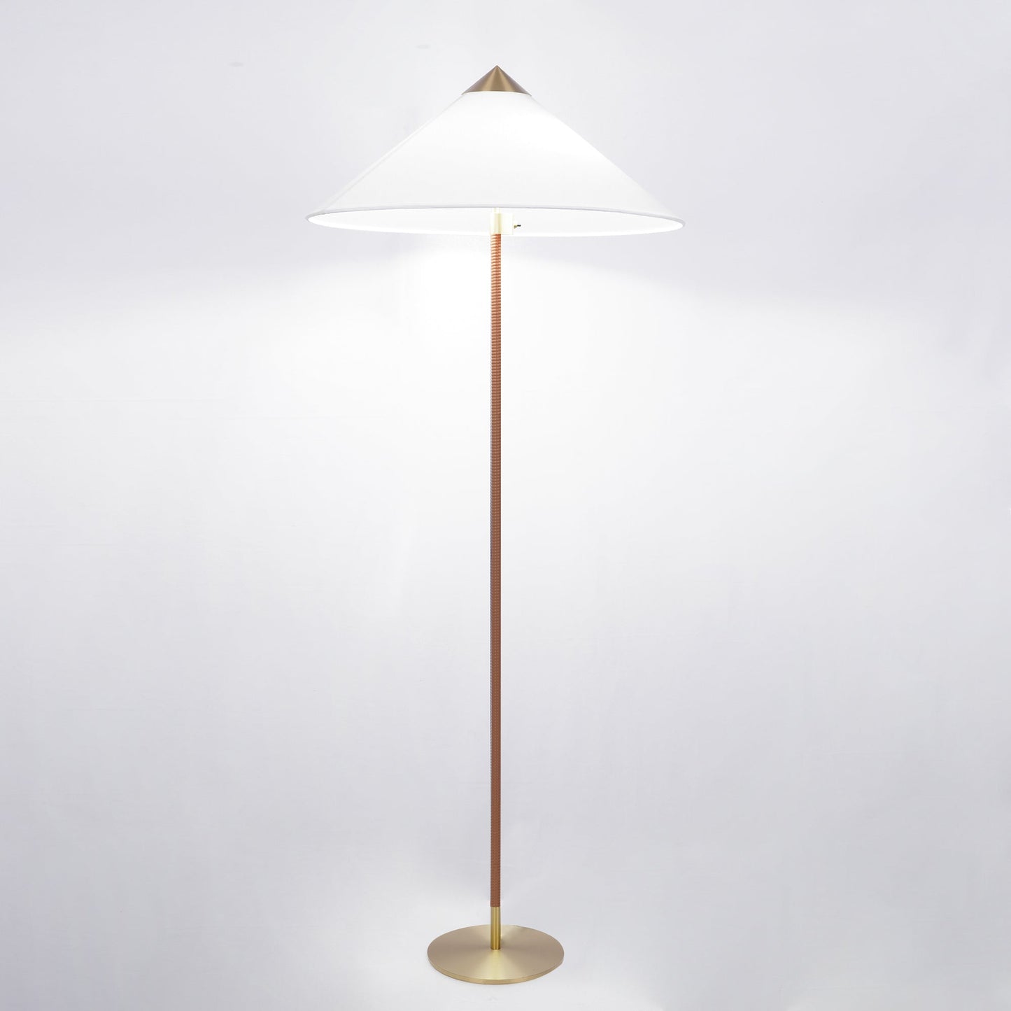 Rattan Circle Waiting Floor Lamp