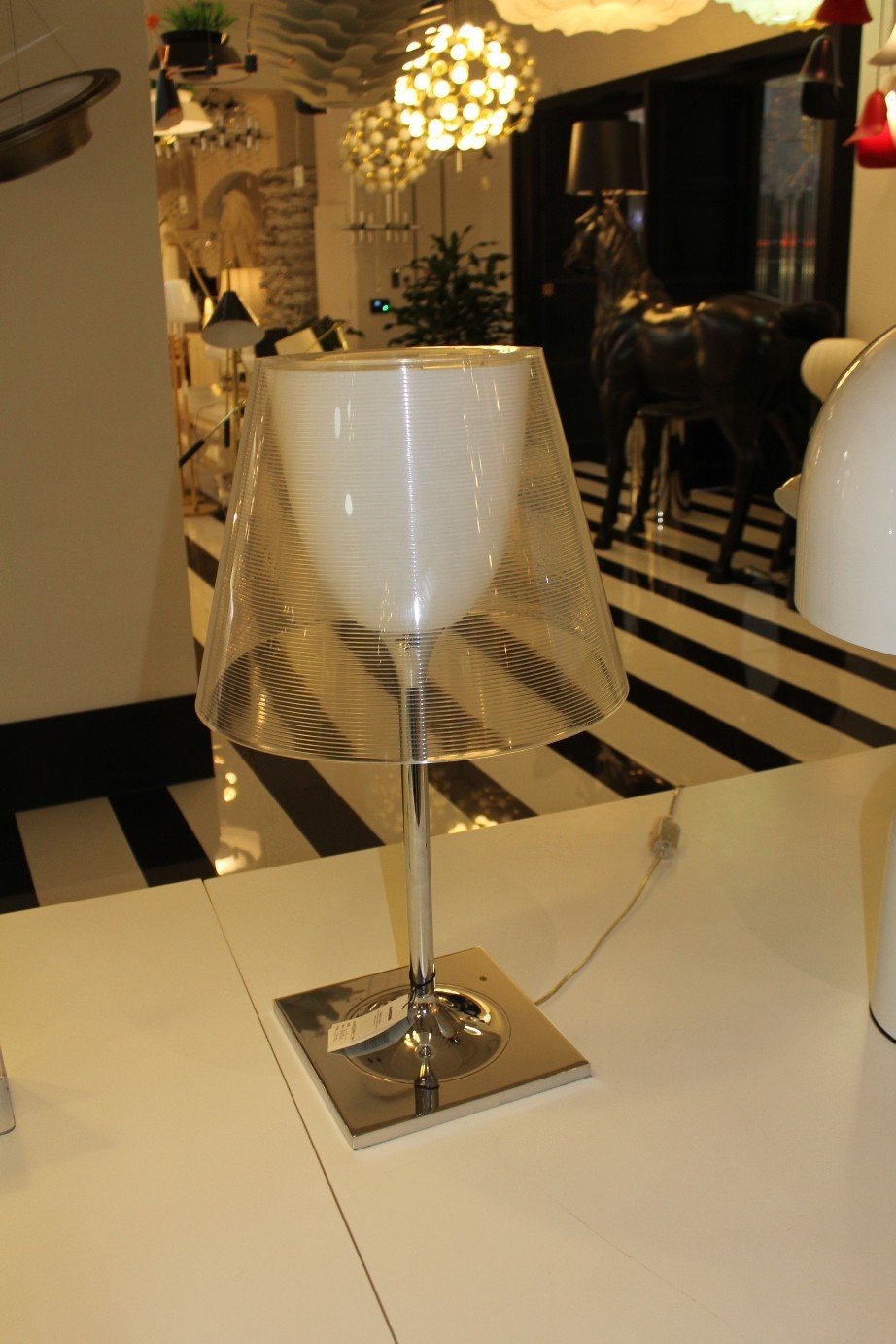 مصباح طاولة Ktribe 