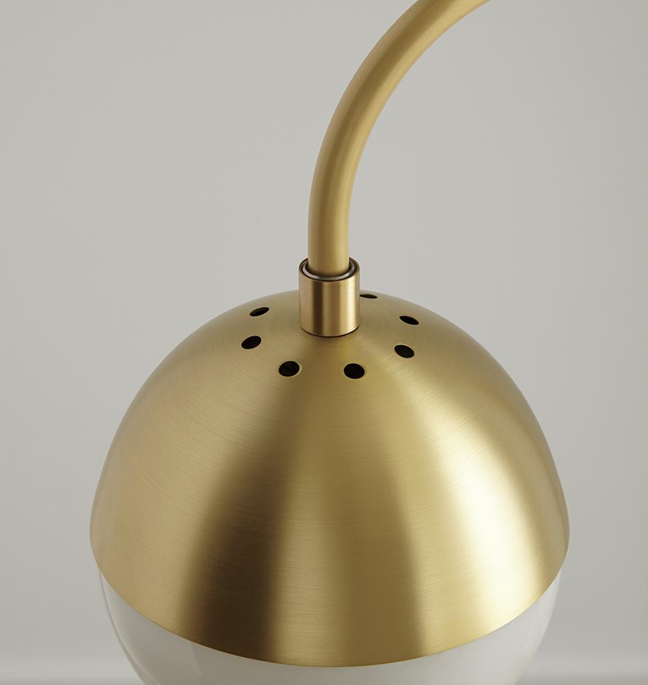 مصباح طاولة من خشب الأرز والطحالب 