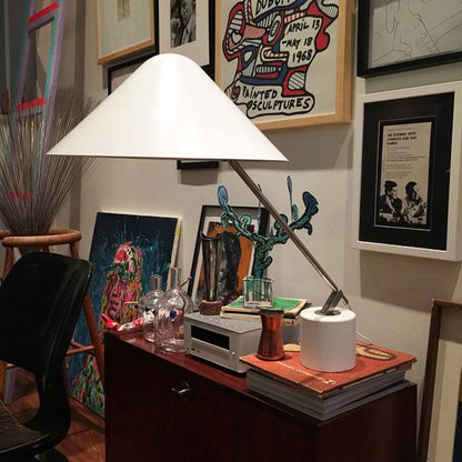 مصباح طاولة على شكل قبعة صغيرة 