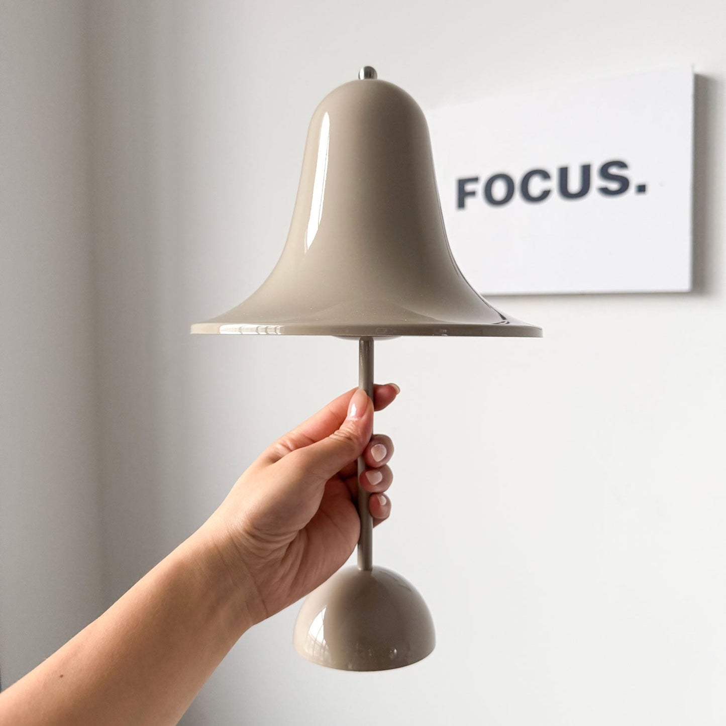 مصباح طاولة بانتوب 