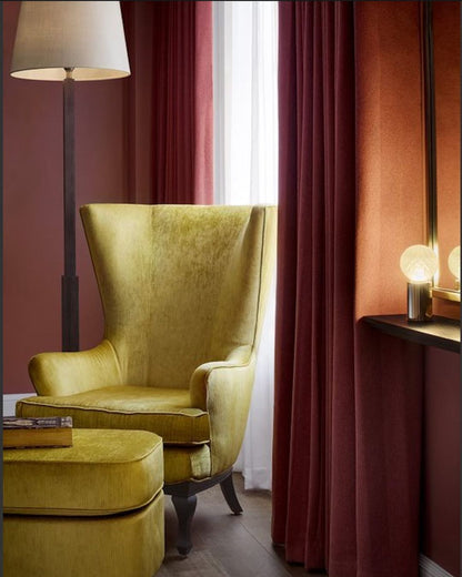 مصباح طاولة على شكل لمبة كريستالية 