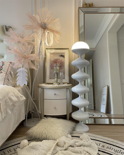 مصباح أرضي على شكل قرع 