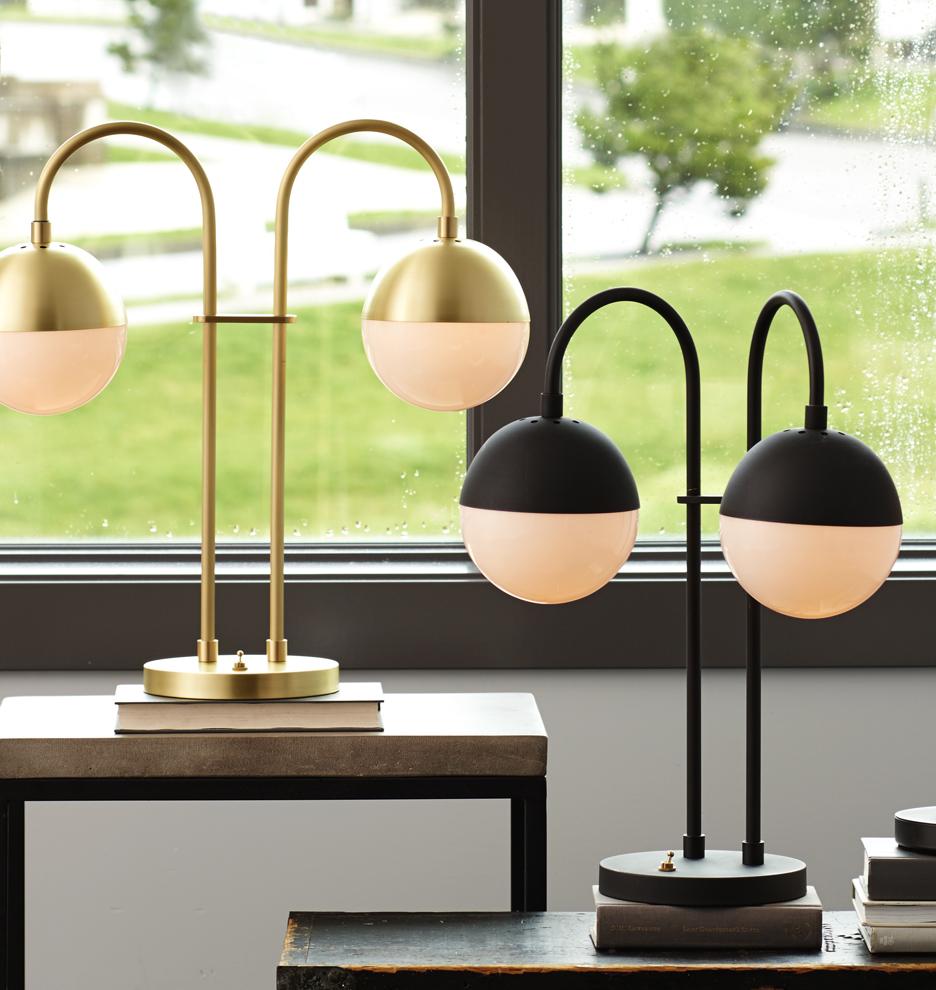 مصباح طاولة من خشب الأرز والطحالب 