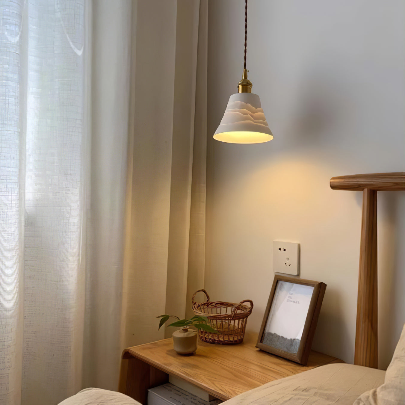 مصباح معلق سيراميكي مخروطي الشكل 