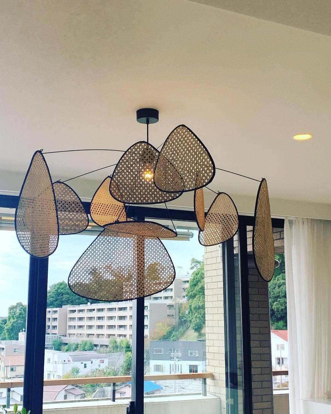 Screen Cannage Suspension