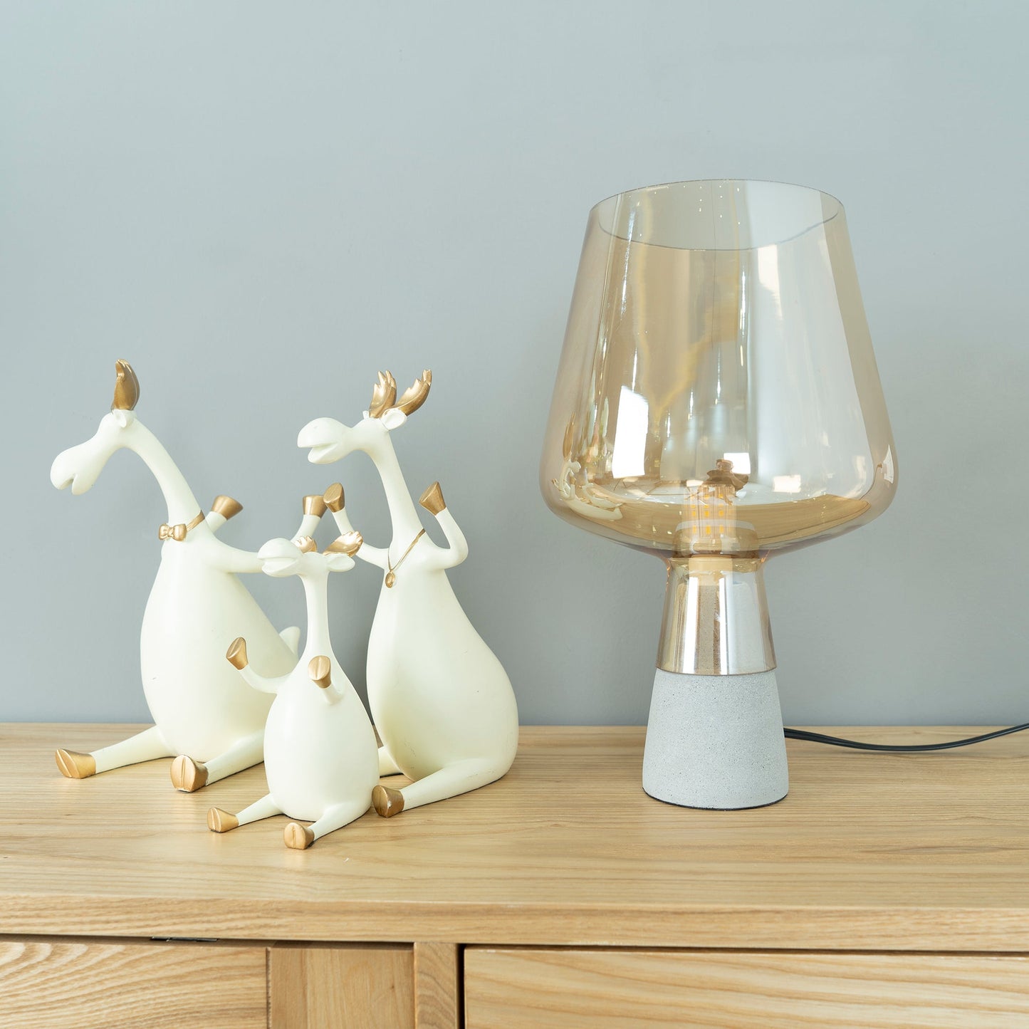 مصباح طاولة زجاجي من ليز 