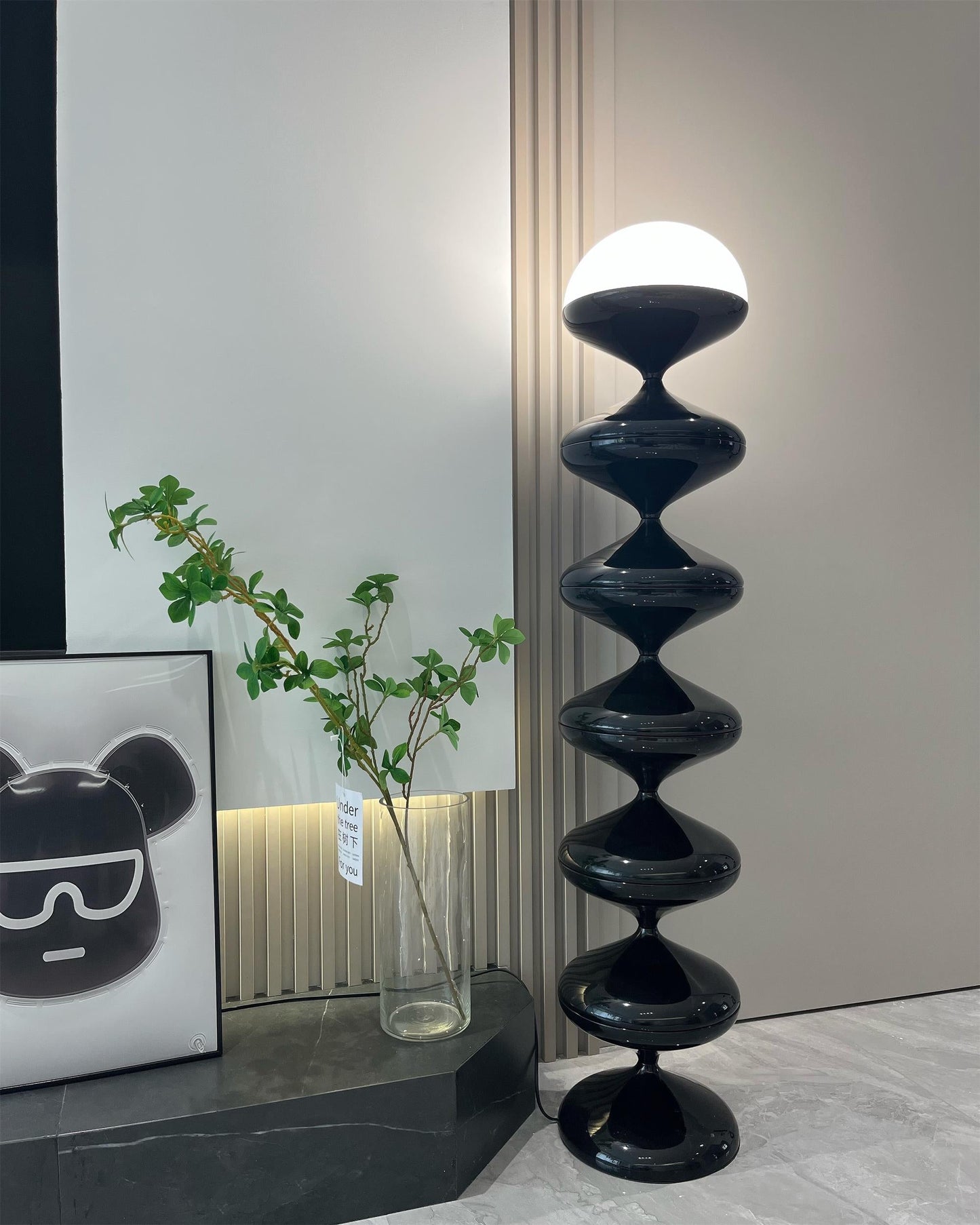 مصباح أرضي على شكل قرع 