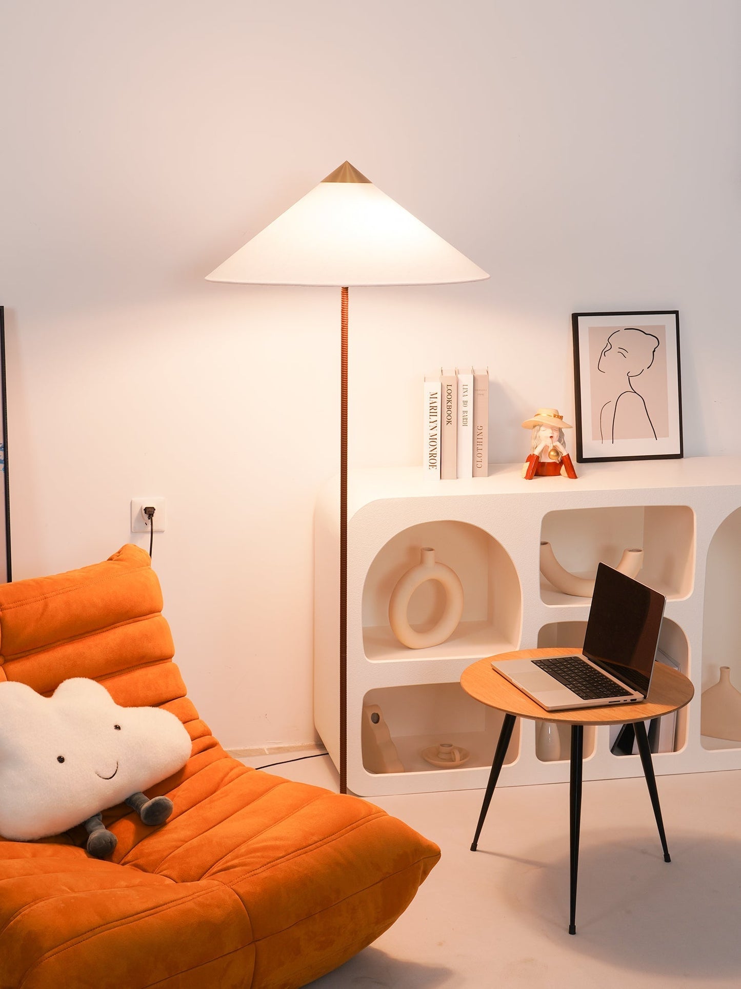 Rattan Circle Waiting Floor Lamp