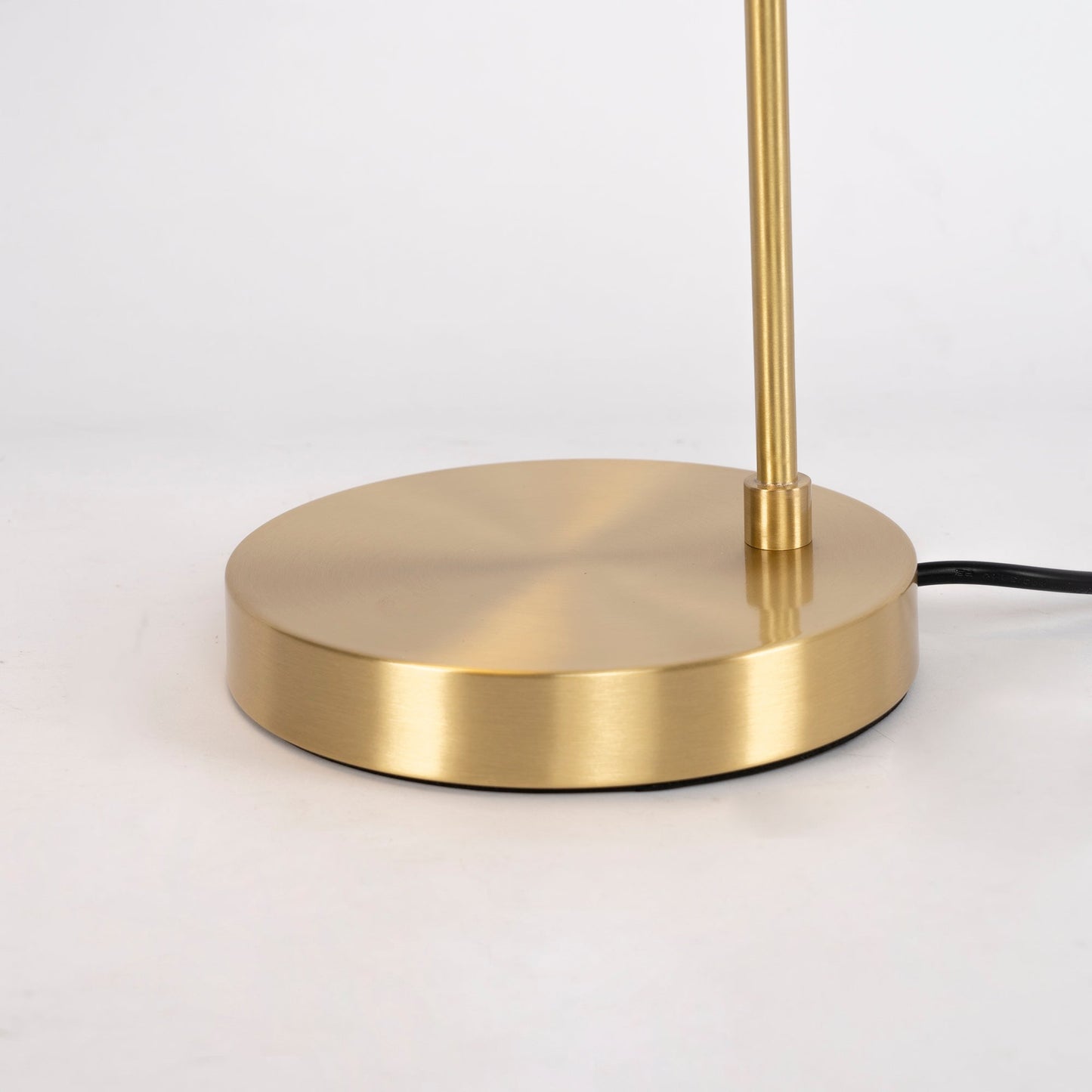 مصباح طاولة من خشب الأرز والطحالب 