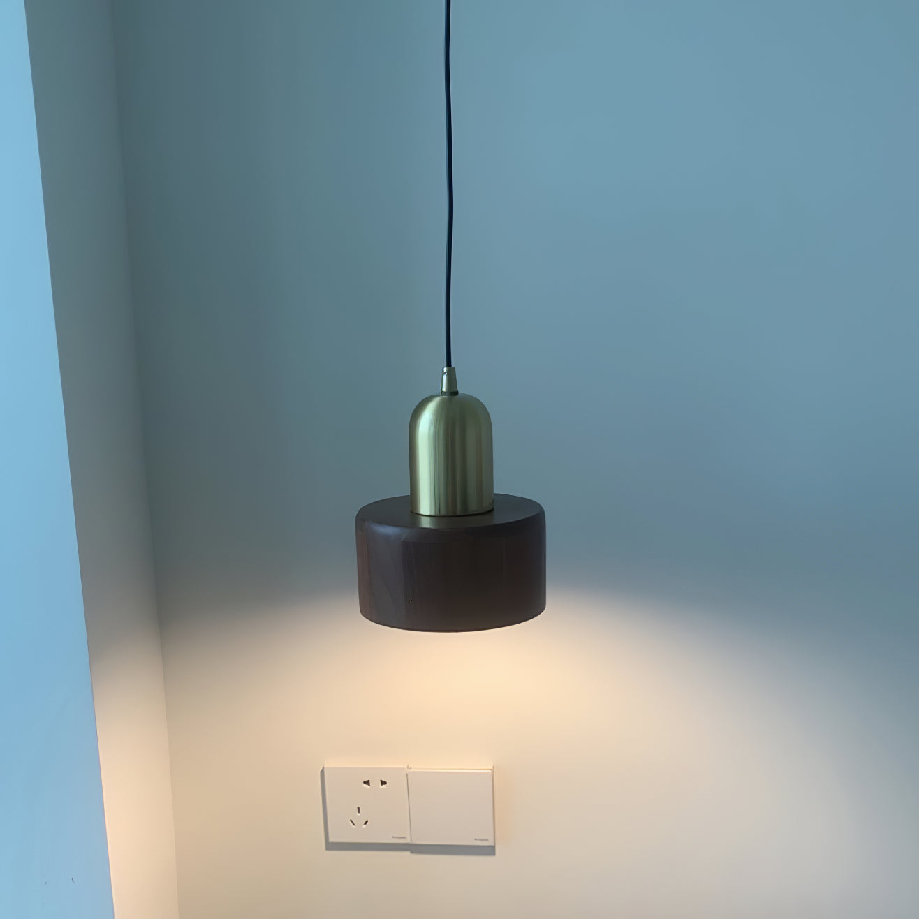 مصباح معلق من Composer 