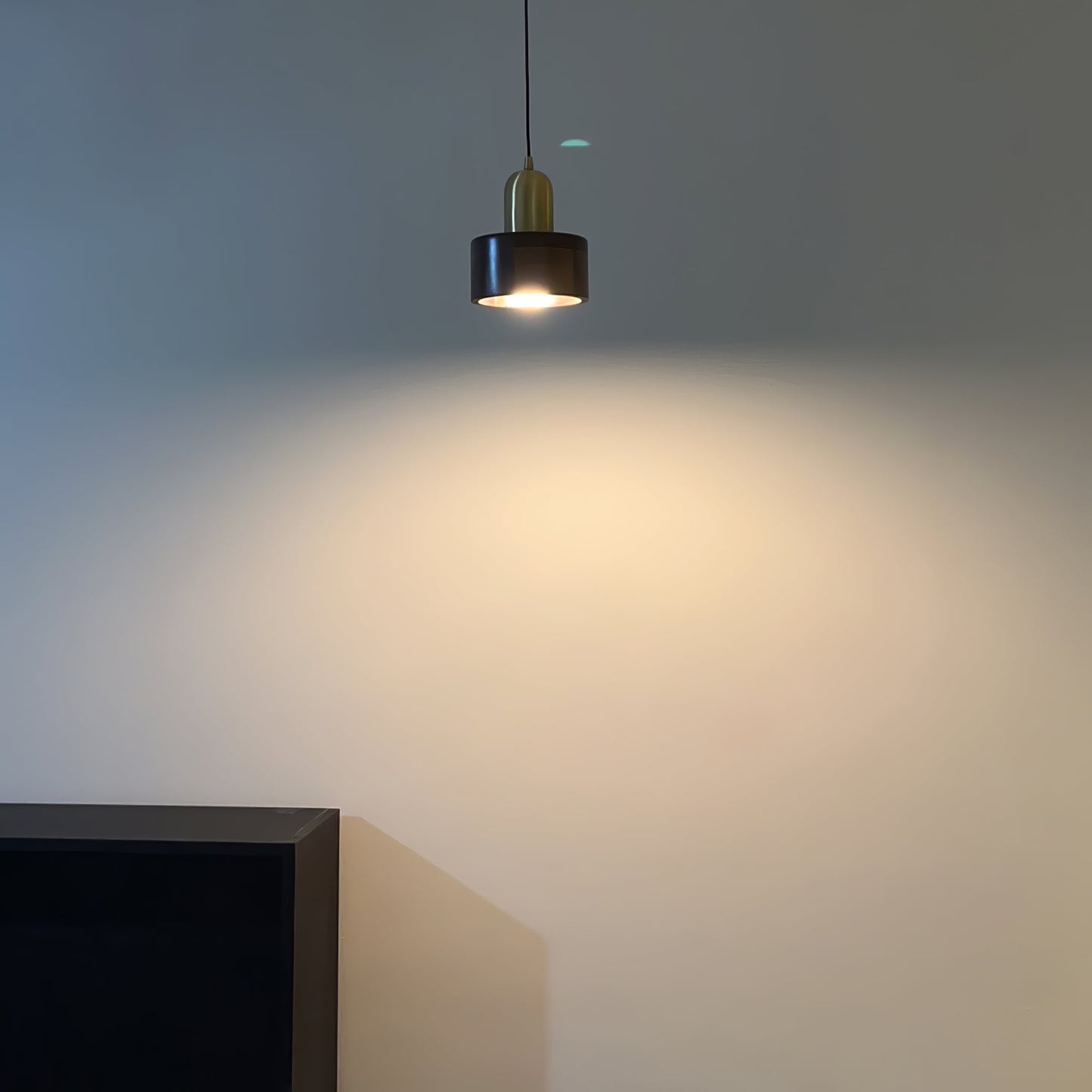 مصباح معلق من Composer 