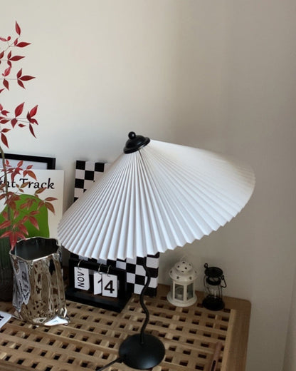 مصباح طاولة متعرج 