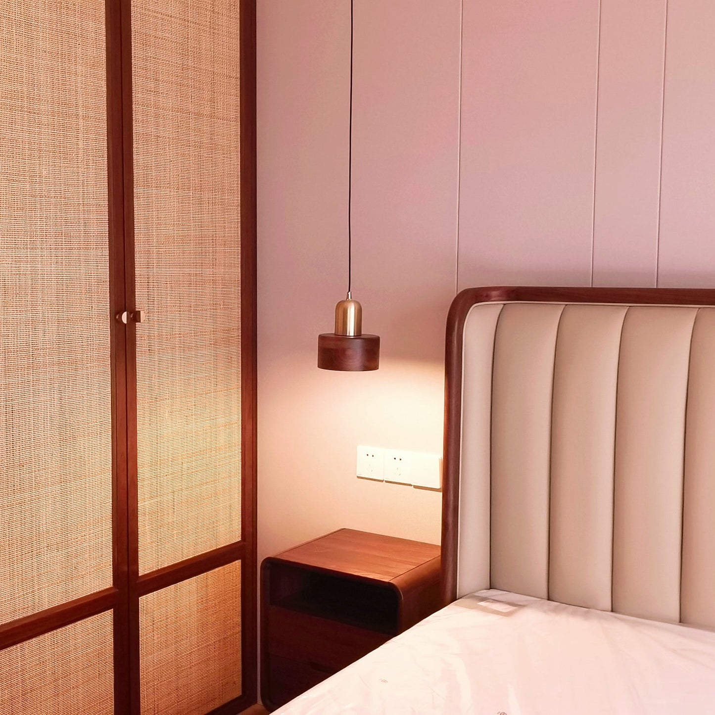 مصباح معلق من Composer 