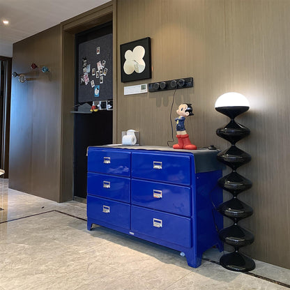 مصباح أرضي على شكل قرع 