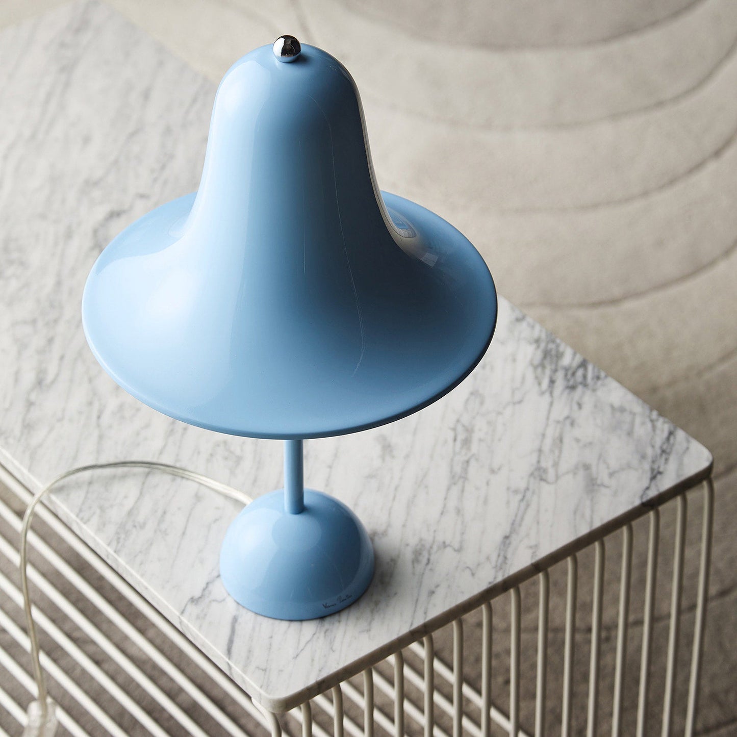 مصباح طاولة بانتوب 