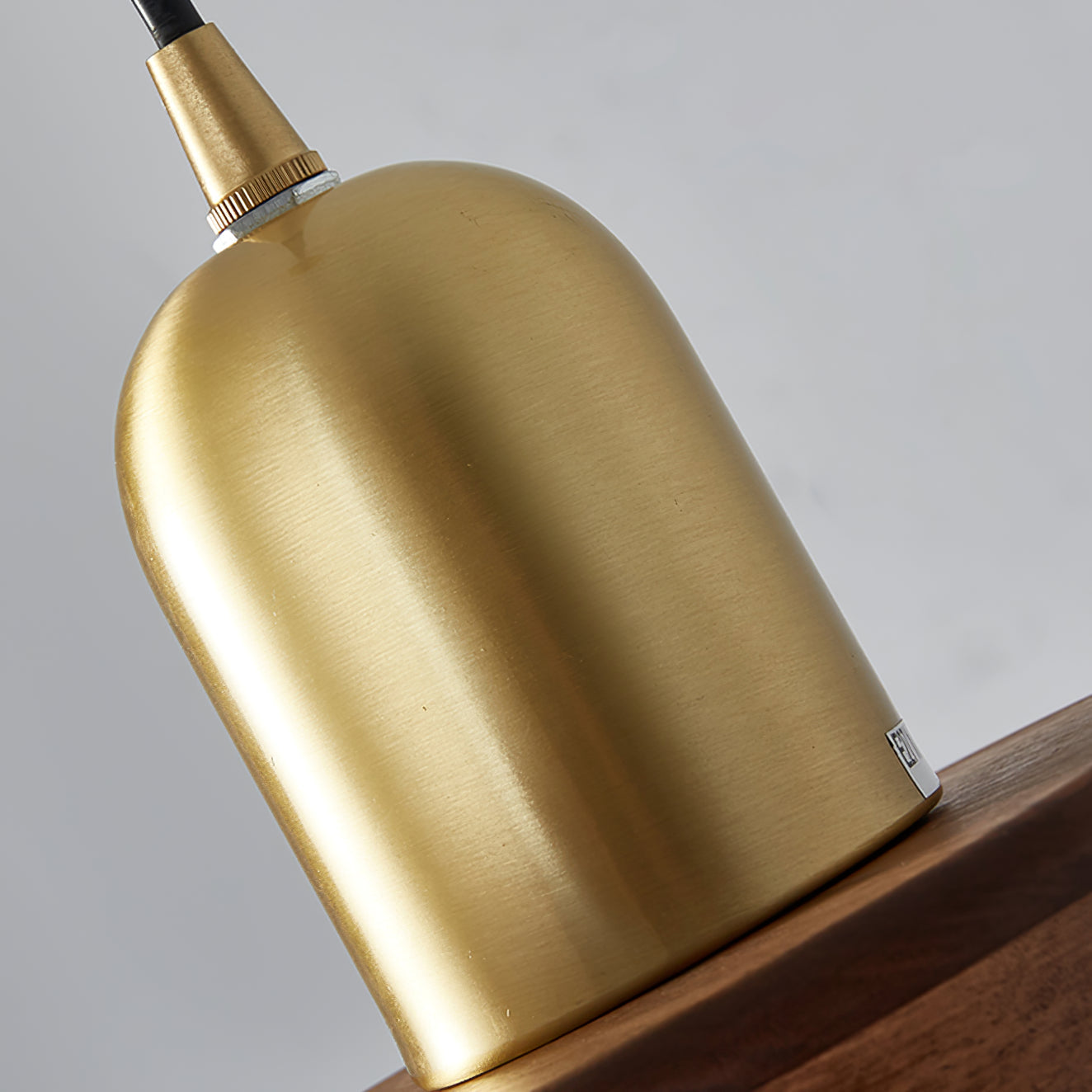 مصباح معلق من Composer 