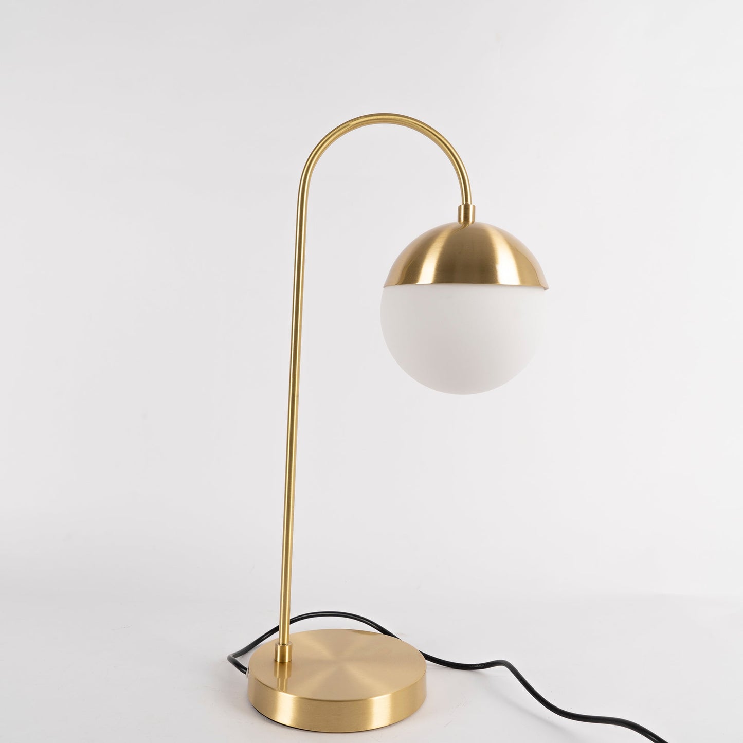 مصباح طاولة من خشب الأرز والطحالب 