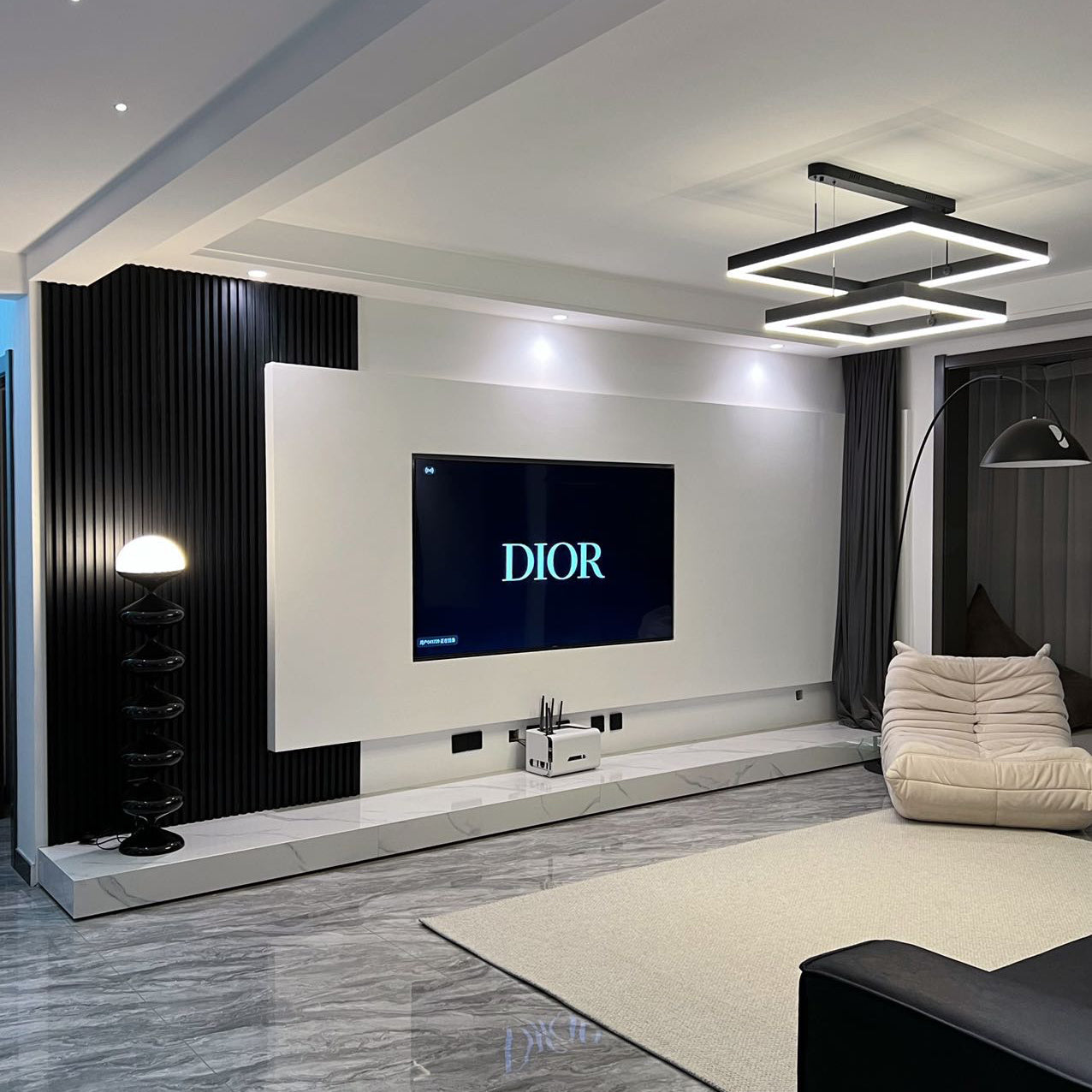 مصباح أرضي على شكل قرع 