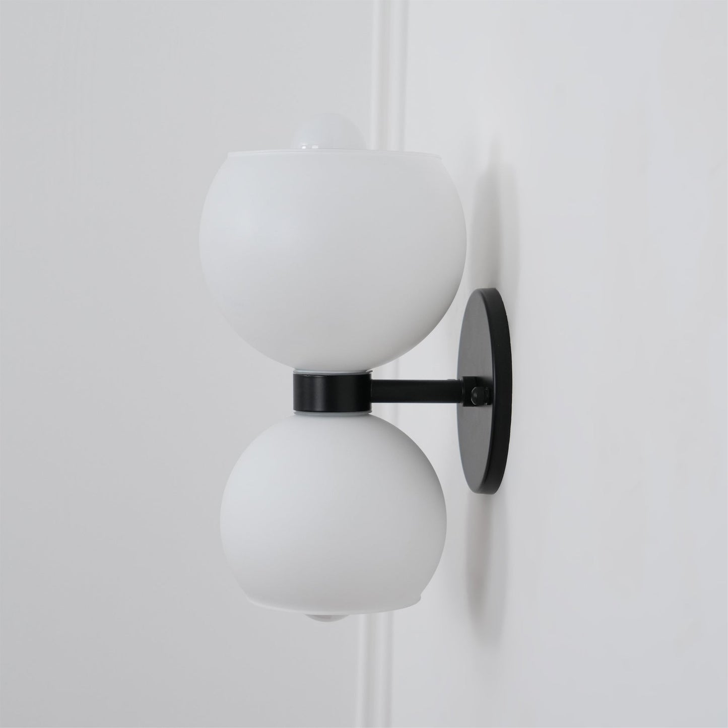 Round Pearl Sconce