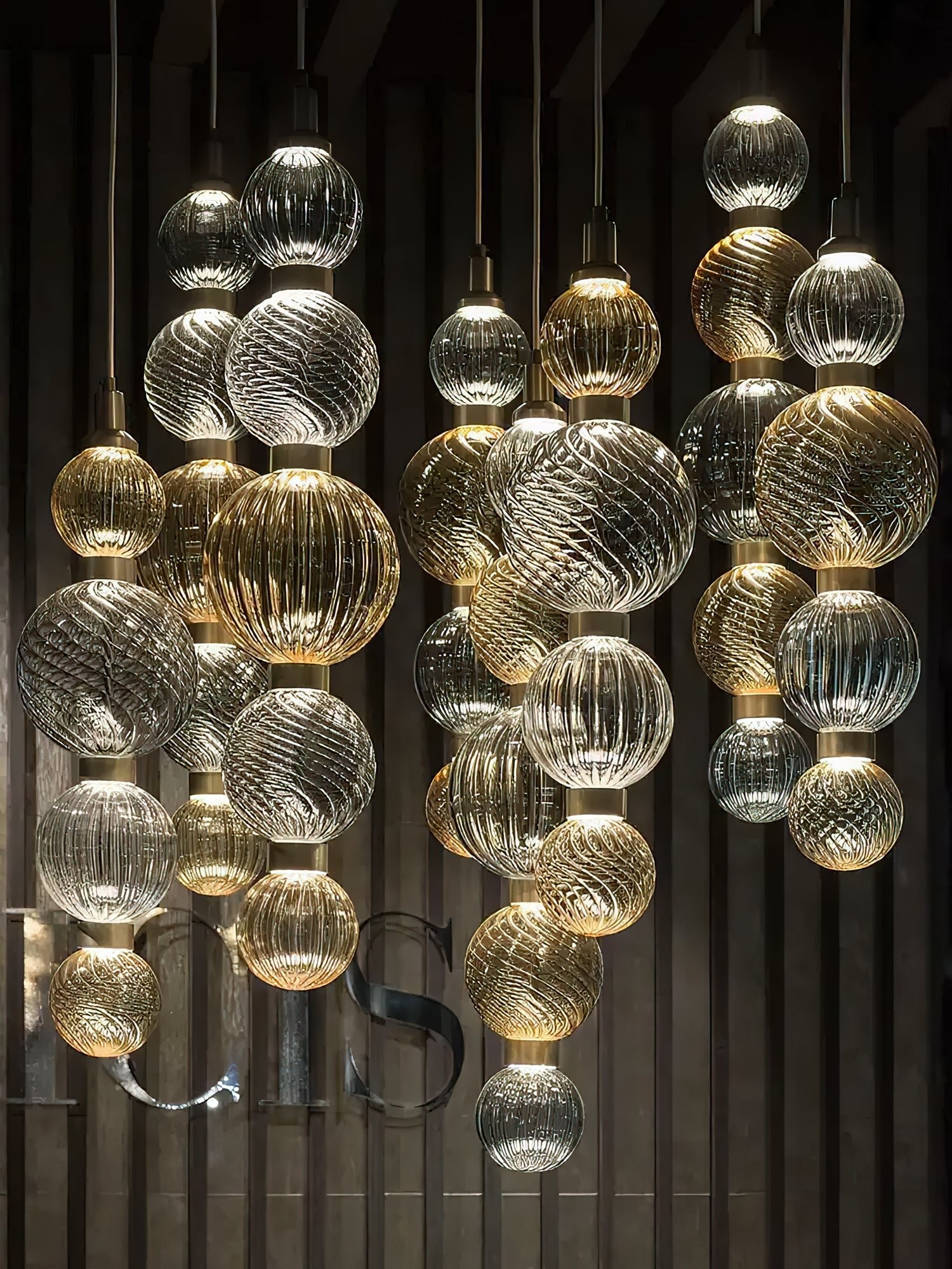 Celvara Globe Pendant Lamp