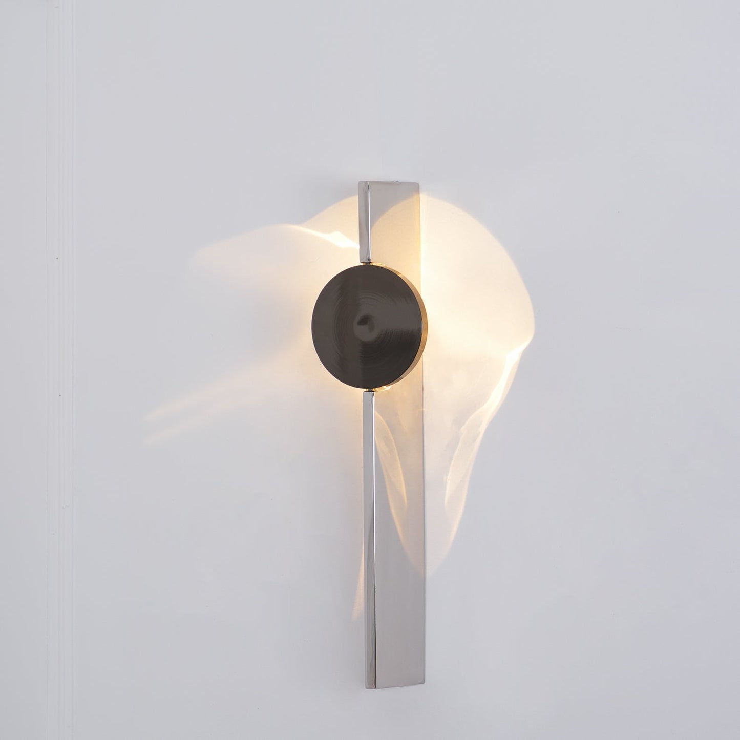 Kinetic Shadow Wall Lamp