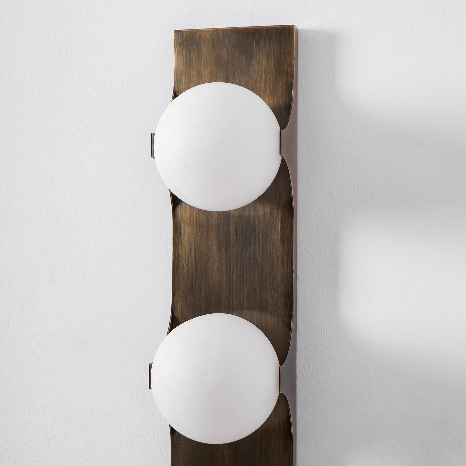 Geo Lumen Bar Alabaster Wall Sconce