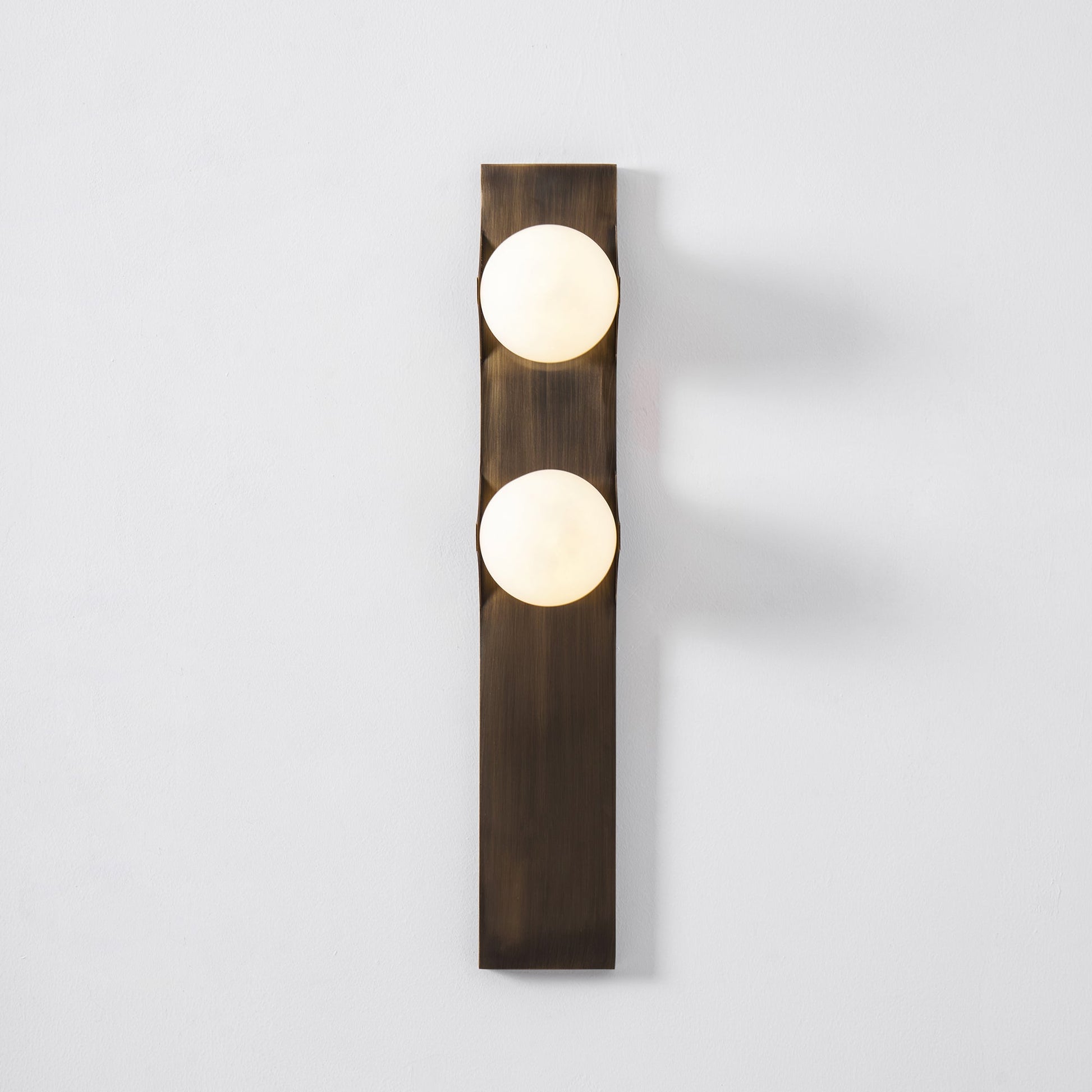 Geo Lumen Bar Alabaster Wall Sconce