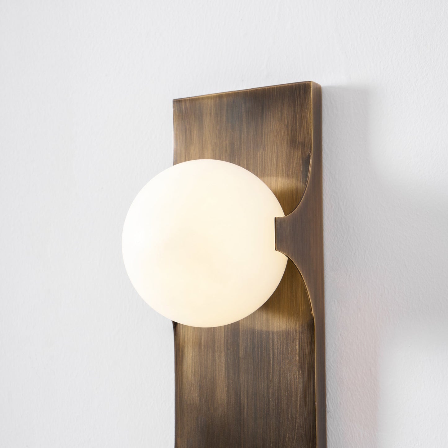 Geo Lumen Bar Alabaster Wall Sconce