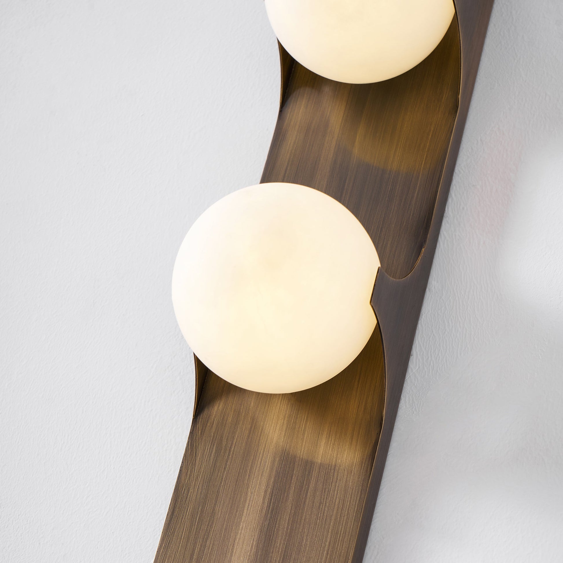 Geo Lumen Bar Alabaster Wall Sconce