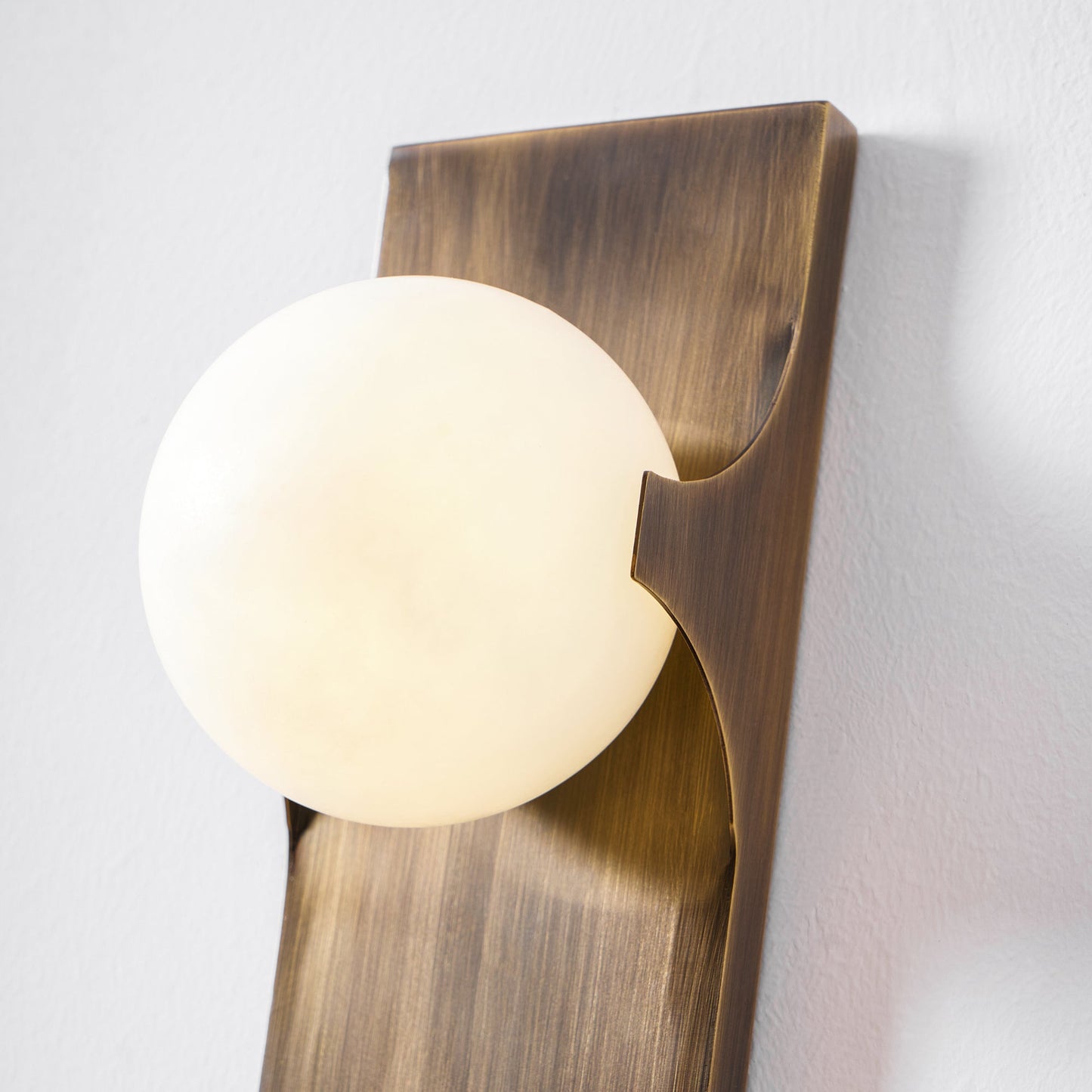 Geo Lumen Bar Alabaster Wall Sconce