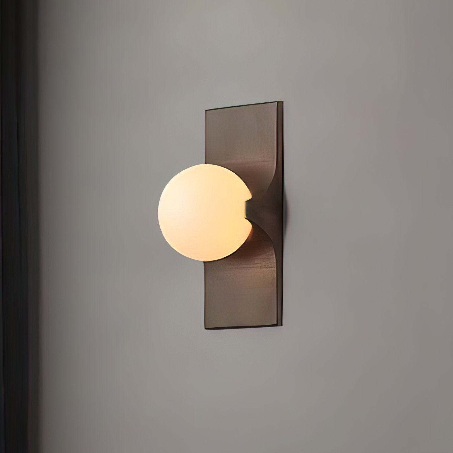 Geo Lumen Bar Alabaster Wall Sconce