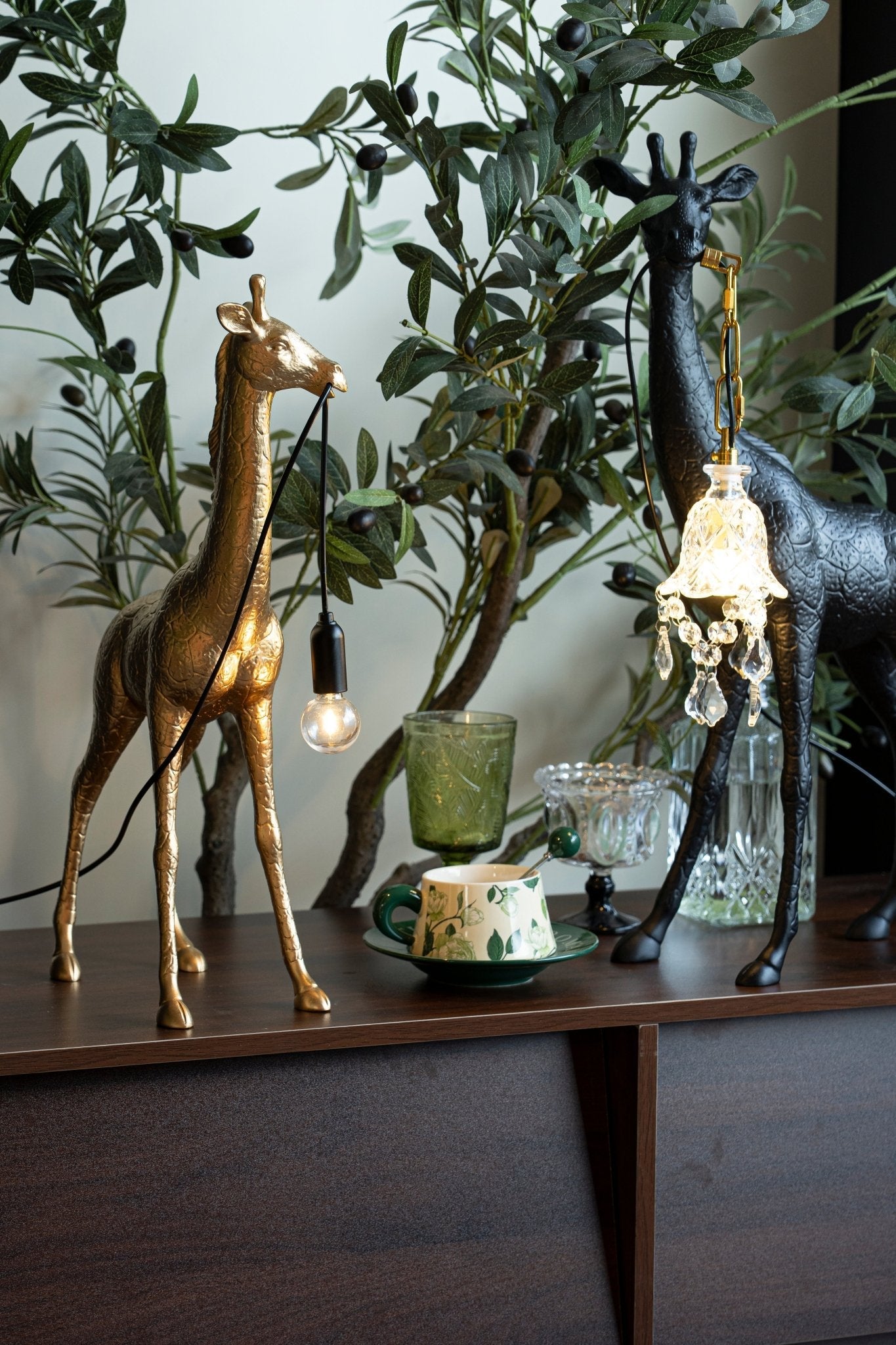 Giraffe Royale Sculpture Floor Lamp