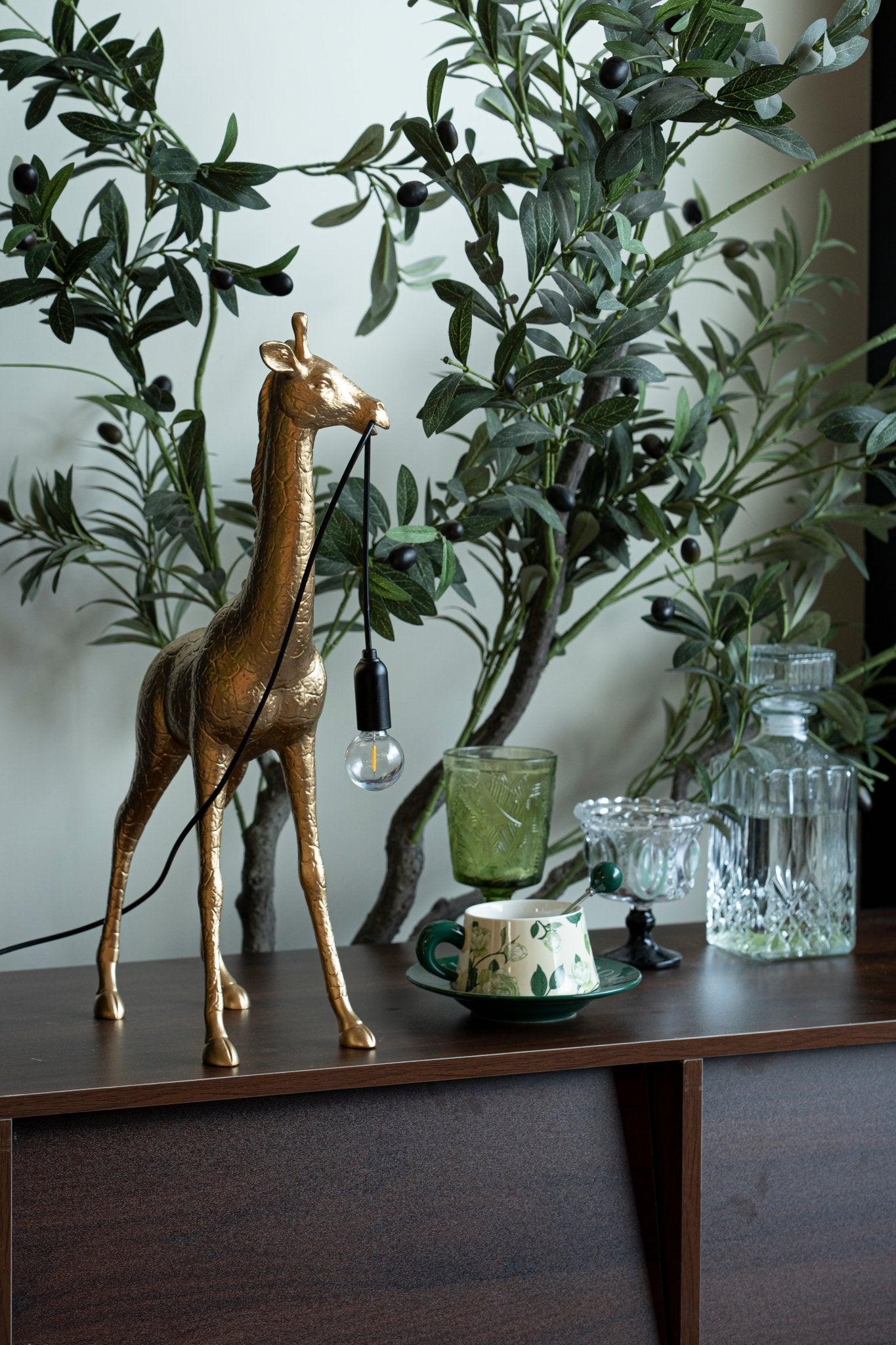 Giraffe Royale Sculpture Floor Lamp