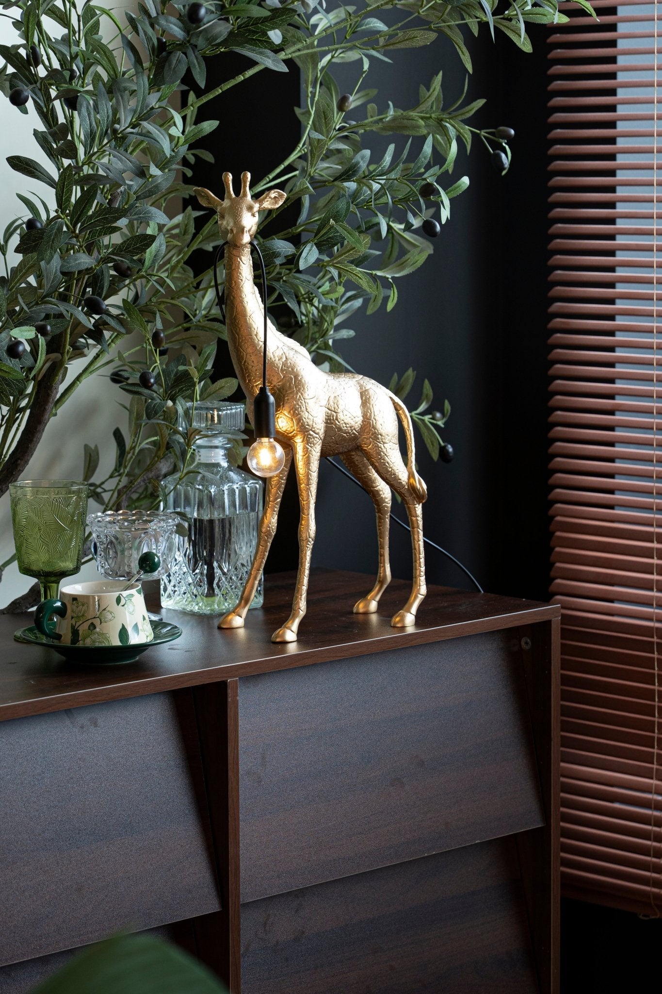 Giraffe Royale Sculpture Floor Lamp